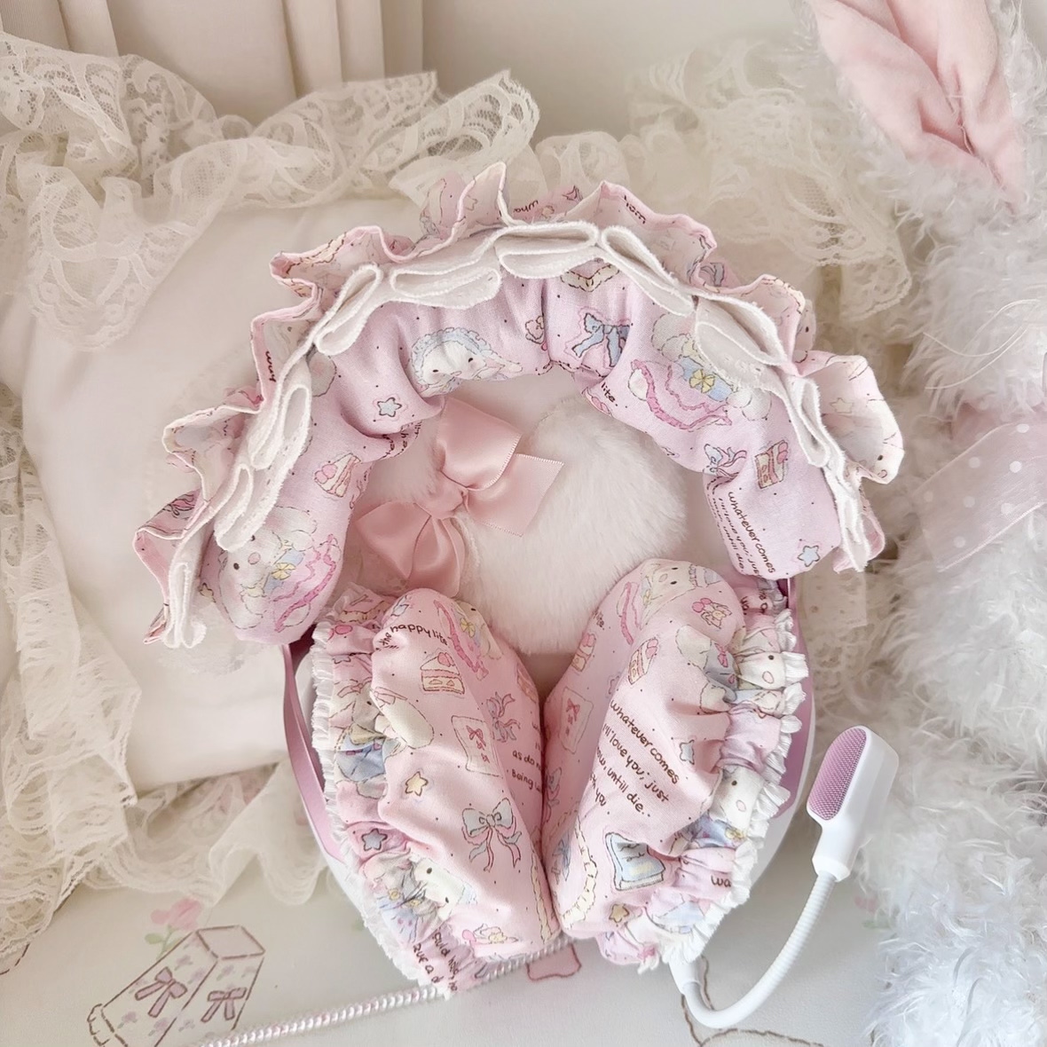 Gaming Accessories Rack - Etui na słuchawki z falbankami i